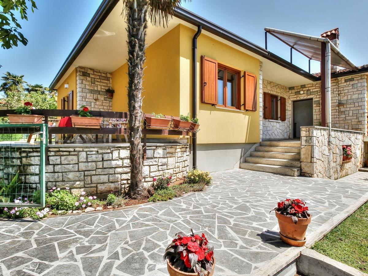 Lovric House With Apartments Umag Exterior photo